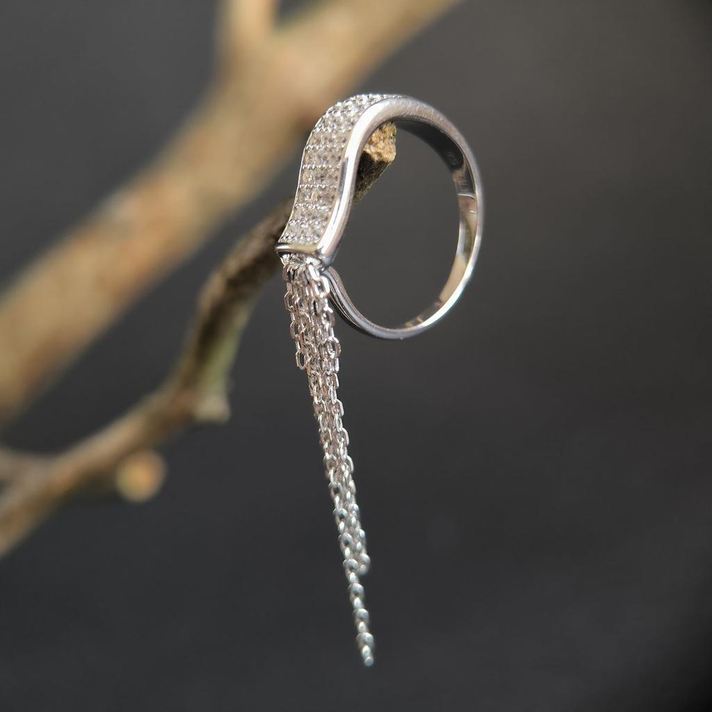 Серебряное кольцо с фианитами, вес изделия 3,25 гр (2182641)