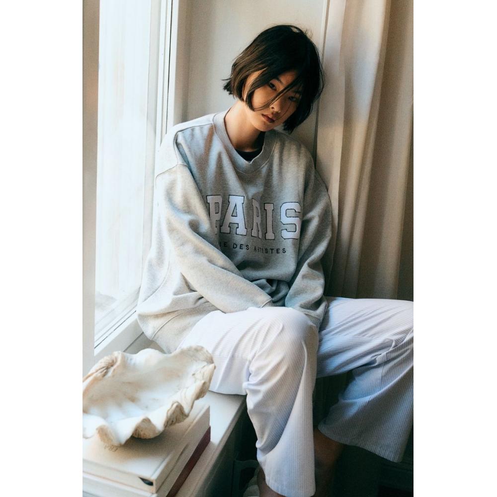 

Толстовка с принтом HM светло-серый меланж Paris