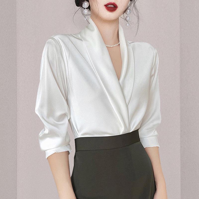 Women s White Satin V-Neck Long-Sleeve Drapey Shirt M белый