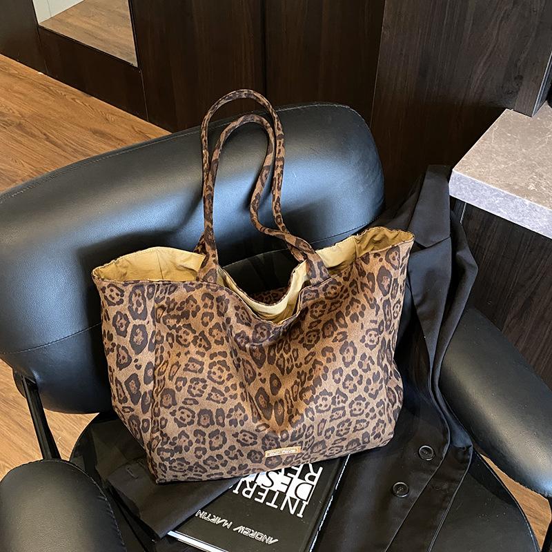 Leopard Print Bag Women's Large-capacity 2025 New Autumn and Winter Leisure Shoulder Shopping Bag, Popular Commuter Tote Bag This Year
