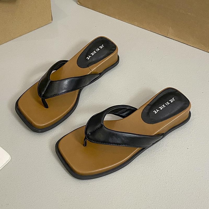 

Щипать ноги квадратная голова наклонный каблук пляжная обувь крутые тапочки женские серебристые новый стиль праздничные елочка 2025 тапочки женские летние 40