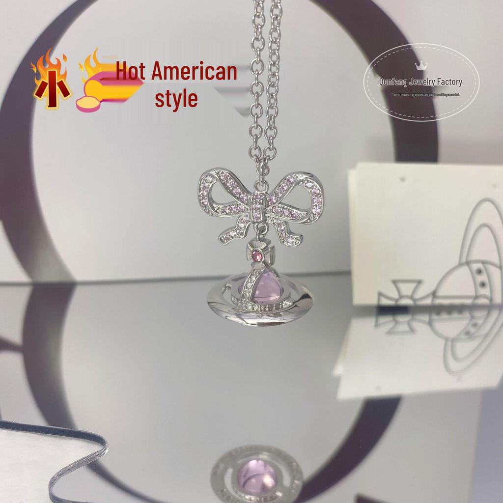 Vivienne Westwood Rosa rosett Orb halsband: Damernas Högkvalitativa 3D Saturnus Nyckelbenskedja med Basketbollberlock.