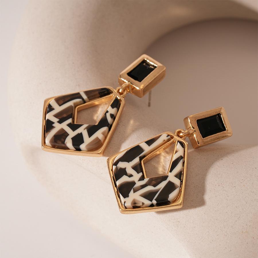 

Simple Rhombus Geometric Earrings, Fashionable, High-end Earrings for Women