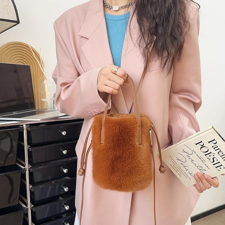 Faux Fur Ladies Bucket Bags Women's Winter Fluffy Female Drawstring Shoulder Crossbody Bag Soft Furry Plush Small Handbags Purse