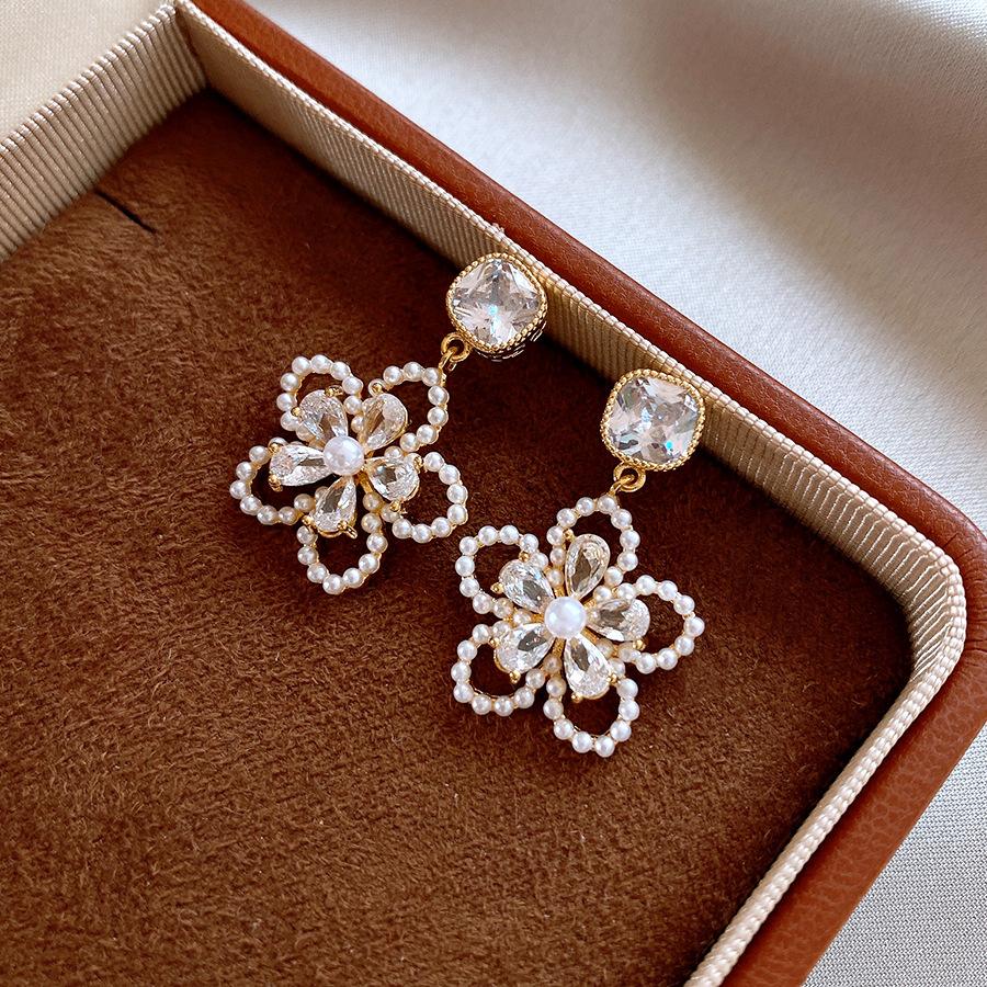 Real Gold Electroplated Silver Needle Zircon Flower Pearl Stud Earrings Exquisite Elegance Versatile Earrings Light Luxury Niche Earrings