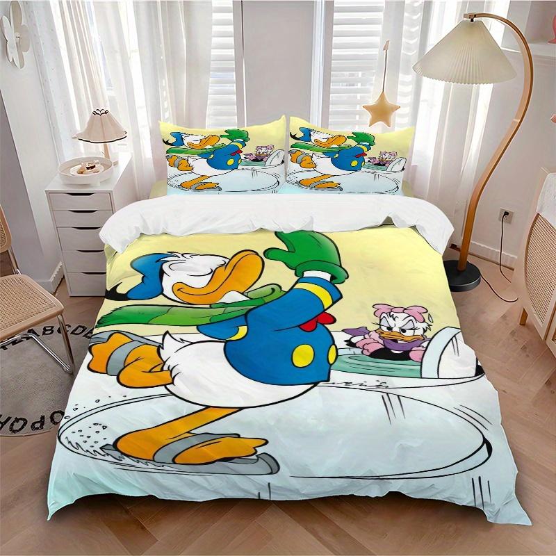 3pcs Donald Duck Ice Skating Printed Quilt Set - Includes 1 Quilt Cover and 2 Pillowcases, Machine Washable - Suitable for All Seasons.S035