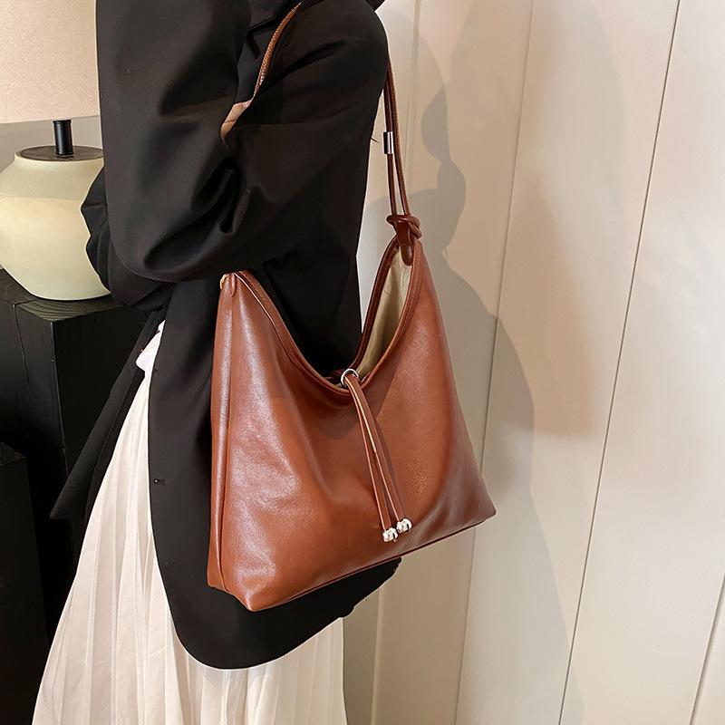 

Сумка для поездок на работу женская сумка-ведро большой вместимости 2025 новая осенне-зимняя универсальная повседневная ретро сумка-тоут через плечо коричневый