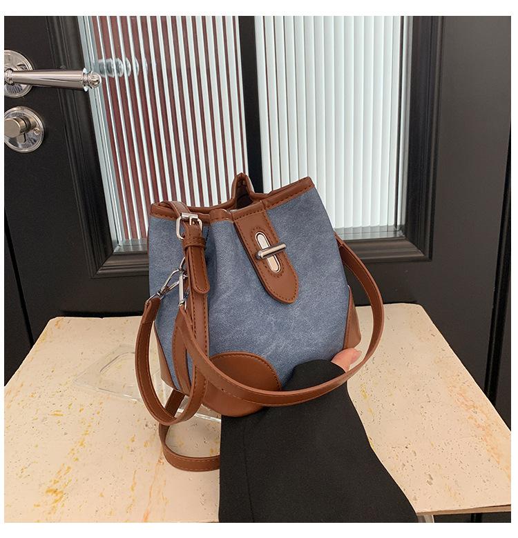 

Korean 2025 new super fire messenger bag women s bag light luxury niche design advanced texture capsule bucket bag women