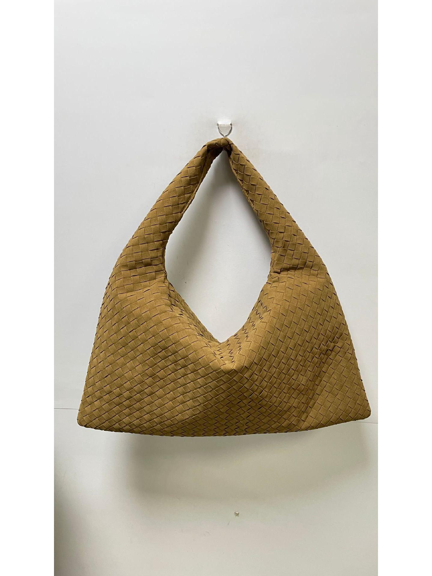 2024 Matt gewebte Schultertasche mit großem Fassungsvermögen, Vielseitige einfarbige Hand-Tragetasche 54x14x26cm olivgrüne
