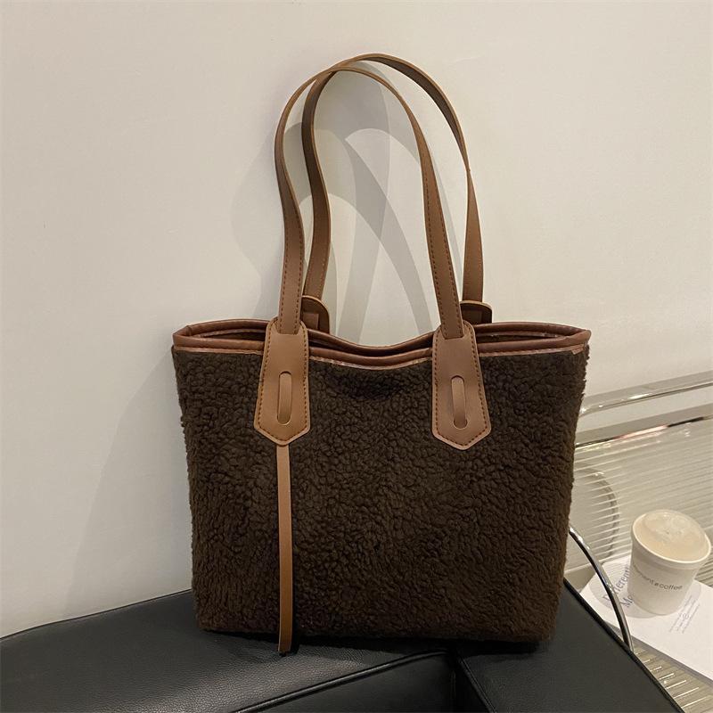 Plush Bag Women's Large Capacity 2025 New Autumn and Winter Casual Handbag Versatile Plush Commuter Tote Bag