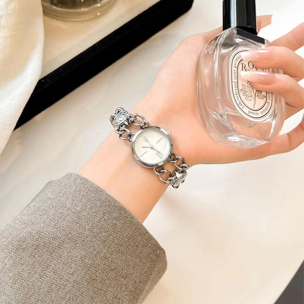 New Vintage Chain-Style Women's Bracelet Quartz Watch,Sophisticated, Niche, and Elegant Timepiece Women's Watches for Dresses