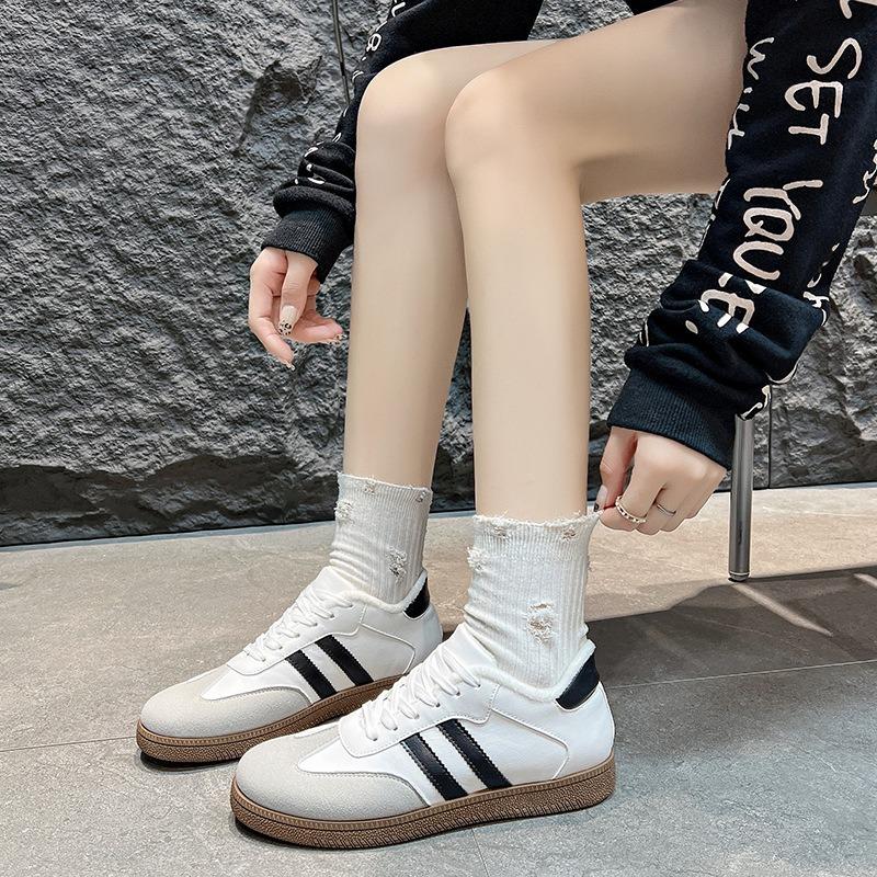 Large Size Autumn and Winter New Casual Flat Color Matching Retro Sports Velvet Board Shoes White Shoes Women