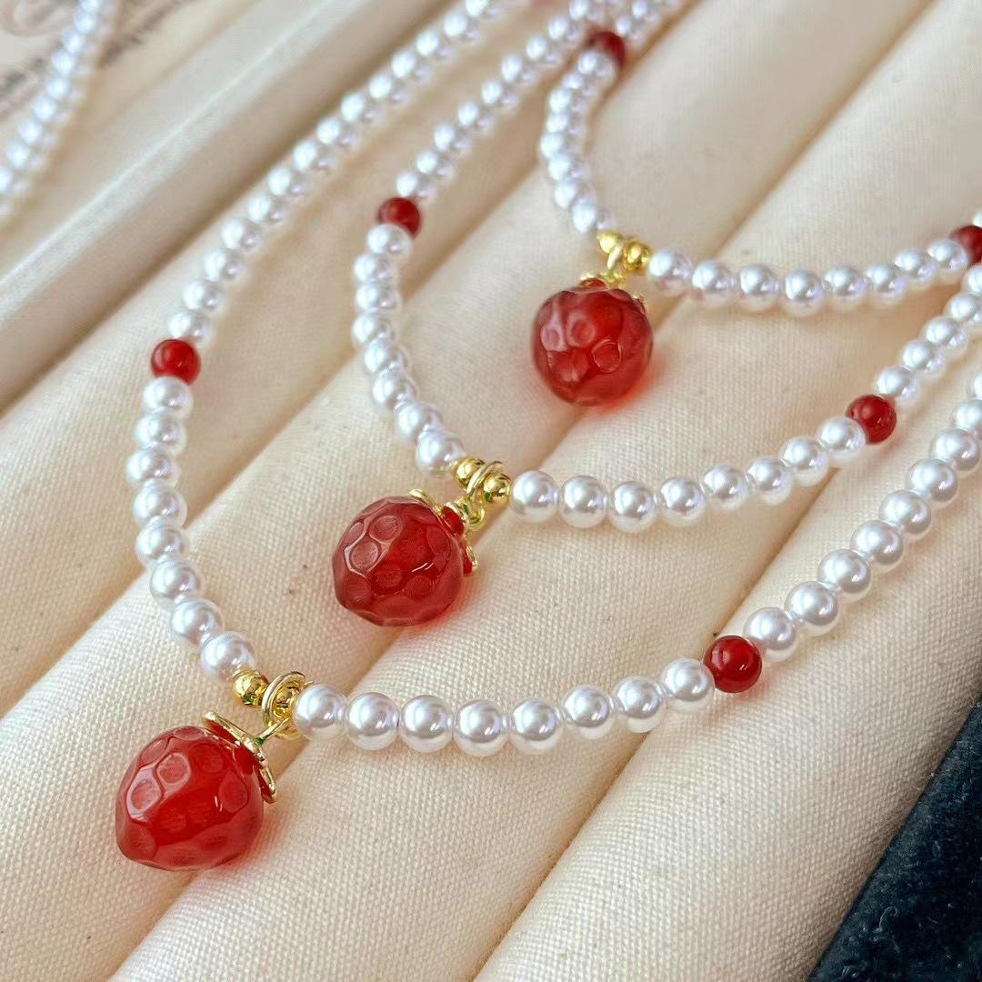 

Retro Natural Chalcedony Agate Peach Pendant Shijia Zhengyuan Strong Light Pearl Clavicle Blue