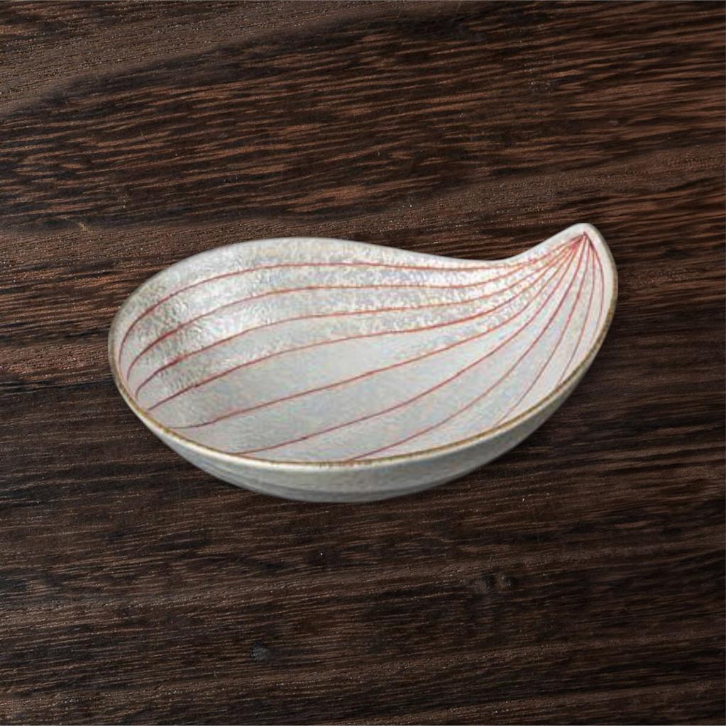 Takumi-style Arita ware 14cm serving plate, luster red and gold onion design, made in Japan.