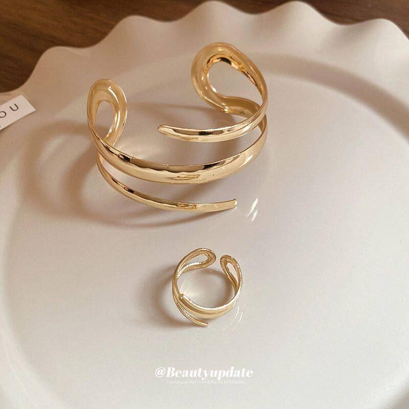 Wide-Line Hollow Open Ring Bracelet, Elegant European and American Style, Exaggerated Fashion Arm Ring, Light Luxury with a High-End Feel for Women