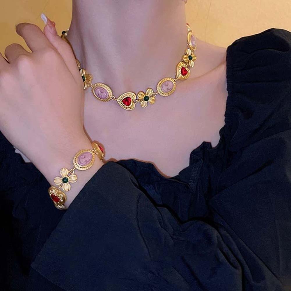 Zinc Zinc Alloy Heart Cameo Bracelet Court Style Retro Emboss Earrings Vintage Necklace  Wedding