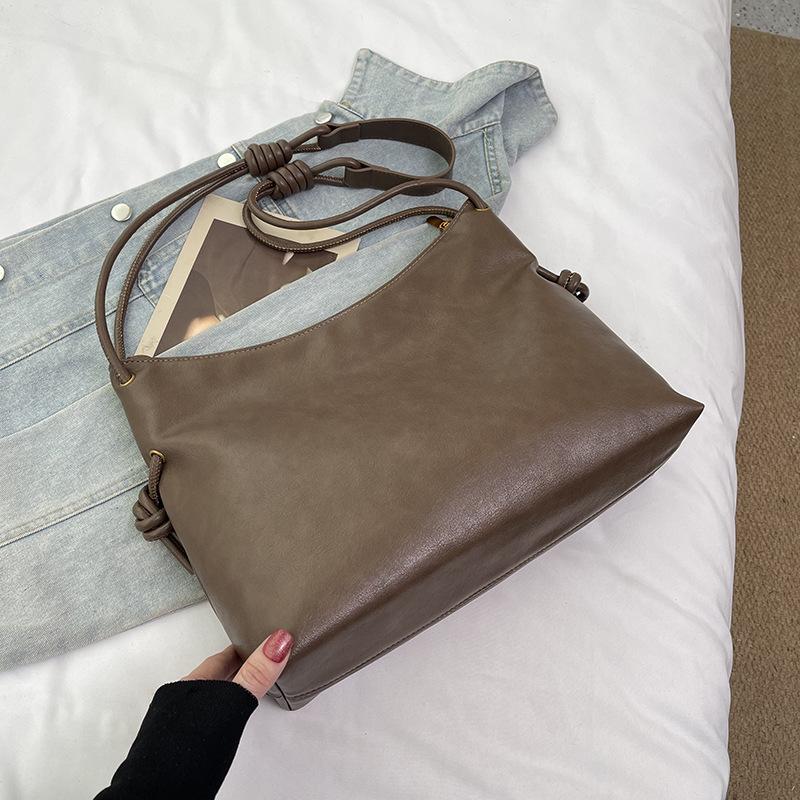 Casual Large-capacity Bag, High Appearance Level, Trendy and Fashionable Single-shoulder Armpit Bag, Commuter Tote Bag