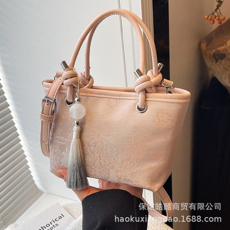 Hand Carrying New Chinese Embroidery Bag Women's 2025 Spring and Summer New National Style Embroidery Fashion Bucket Bag Versatile Messenger Bag