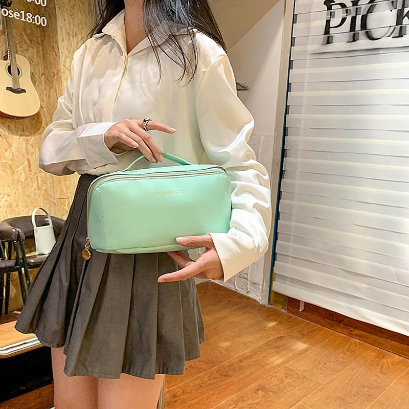 Trendy Pu Material Summer Handbag For Women Spacious Versatile Commuter Makeup Bag