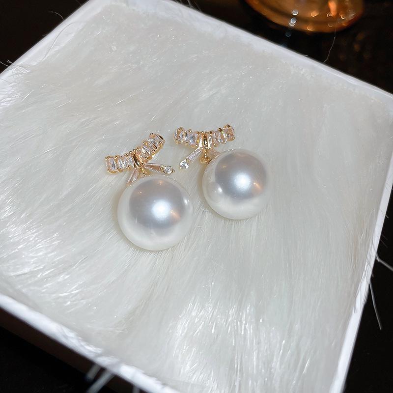 French Retro Zircon & Pearl Geometric Stud Earrings: Luxurious and Fashionable Accessories for Women