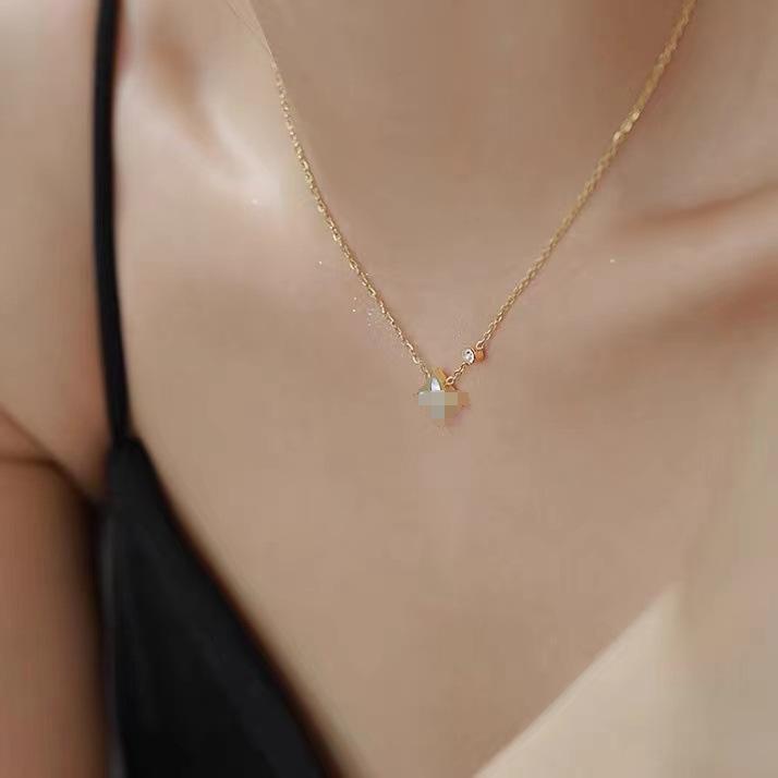 

Подвеска-ожерелье из золота 18 карат в виде четырехлистного клевера - Женская роскошь, Не тускнеет, Элегантный дизайн