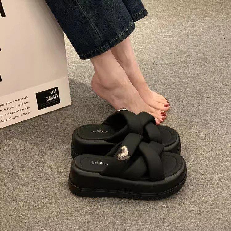 Internet Celebrity Slippers Women's Summer Wear Niche High Sense 2025 New Black Super Fire Heightening Platform Sandals Beach Shoes