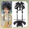Traje Hanfu de Estilo Antiguo con Maquillaje Elegante y Frescos Accesorios Florales para el Cabello