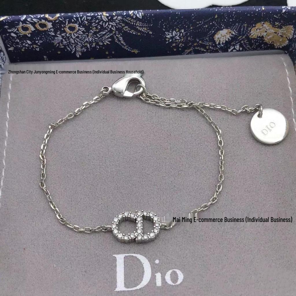 Women's Minimalist Diamond-Inlaid Letter Bracelet - Versatile Daily Wear Jewelry