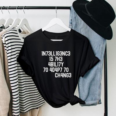 INTELLIGENCE IS THE ABILITY TO ADAPT TO CHANGE' T-Shirt Cool Printed Design Top