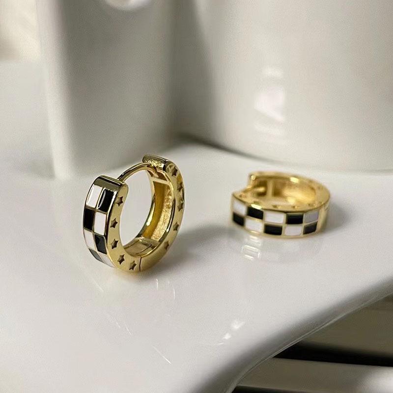 Color Enamel Earrings, High-end Niche Design, Retro Exquisite Temperament, Versatile and Simple Earrings, Stud Earrings, Women's Earrings.