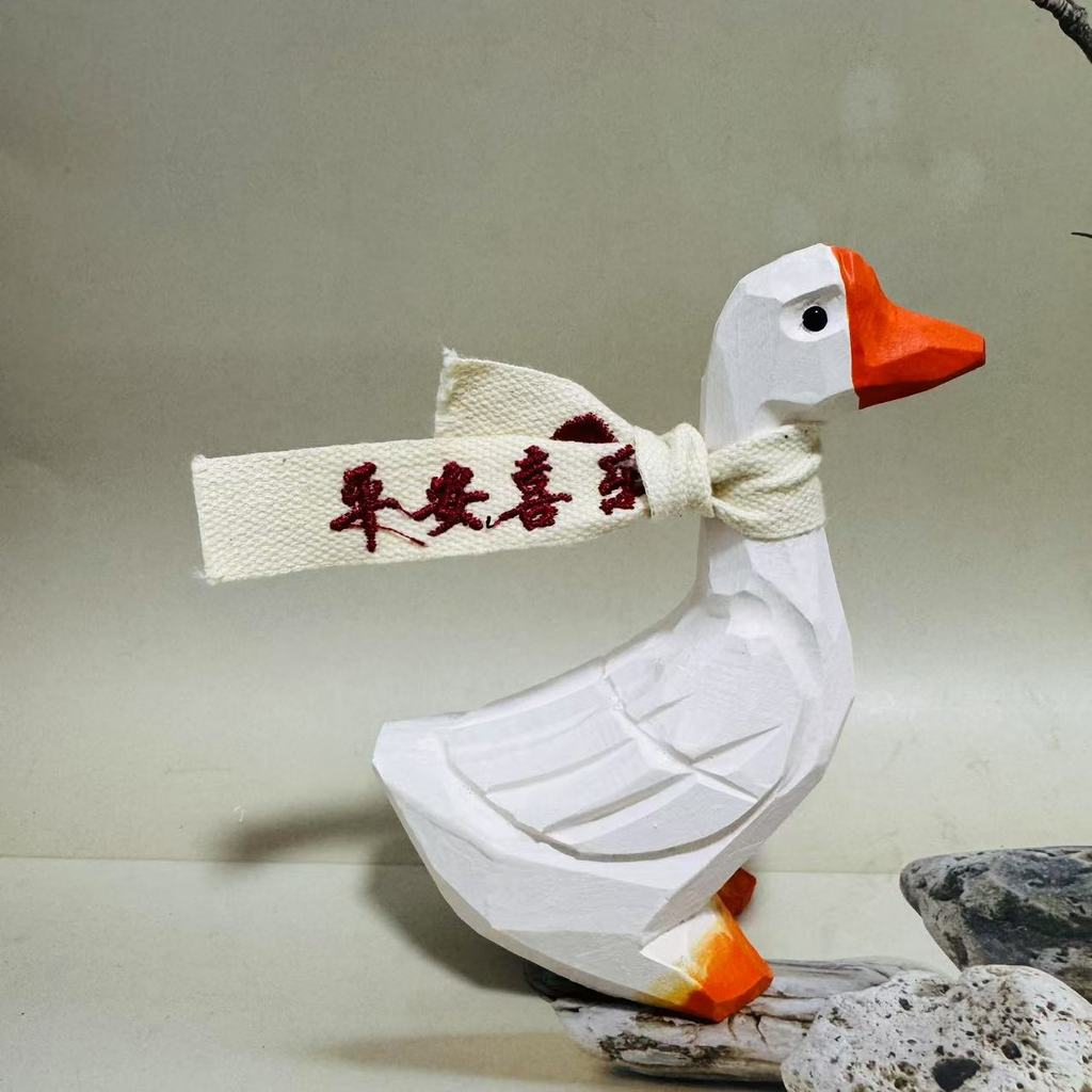 Modern Minimalist Wooden Animal Toy With Handcrafted Duck Design For Gift Giving