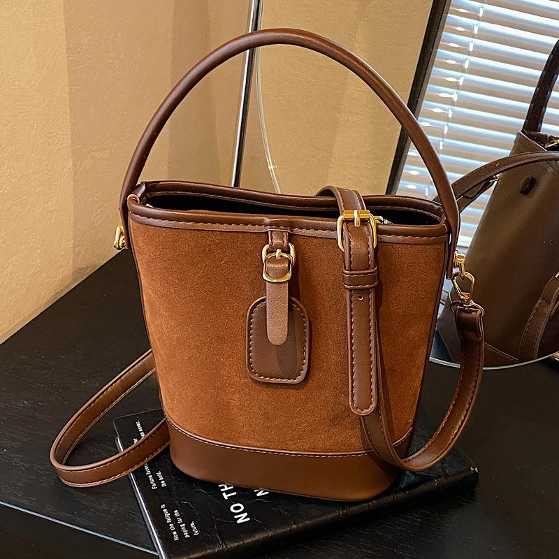This year's popular small bag women's autumn and winter 2025 new retro shoulder messenger bag casual portable bucket bag