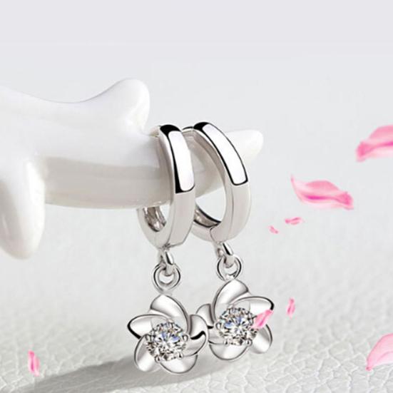 Frauen Pflaumenblütenform baumeln Strass Leaverback Ohrringe Schmuck