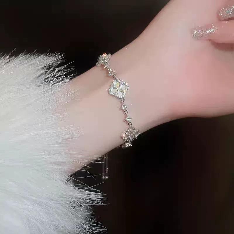 Ultra-gleaming Full-diamond Four-leaf Clover Women's Light Luxury High-end Exclusive Delicate Four-leaf Flower Necklace and Bracelet