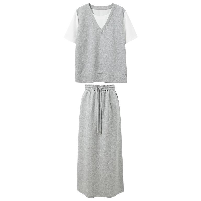 

Plus Size Two-Piece Top & Skirt Set M