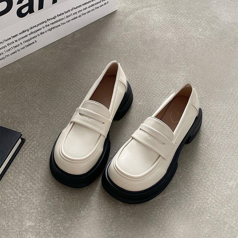 Летние кожаные мокасины на толстой подошве для женщин 35 бежевый 2739₽