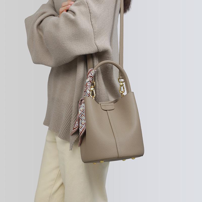 Women's Versatile Small Tote: This Year's Trendy Genuine Leather Crossbody Commuter Bucket Handbag