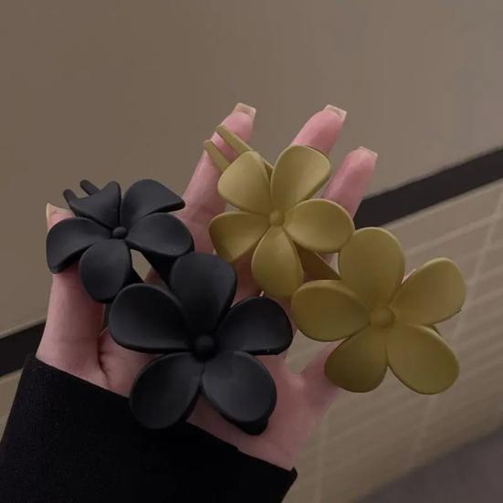 Solid Color Strong Grip Hair Clip Exquisite Anti-slip Elegant Flower Butterflies Decor Hairpin Hair Accessories