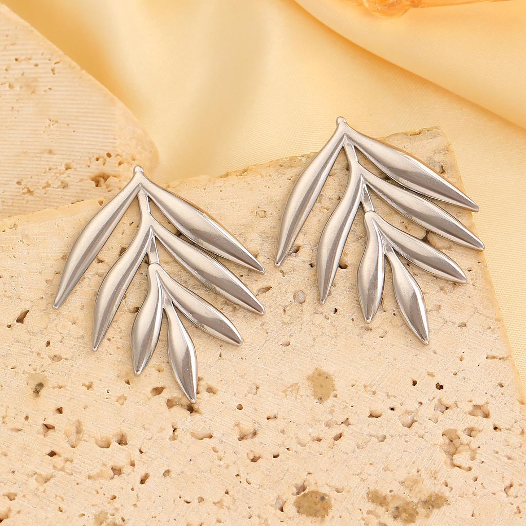 High quality new stainless steel flower leaf stud earrings 2026 versatile fashion new leaf stud earrings trendy earrings
