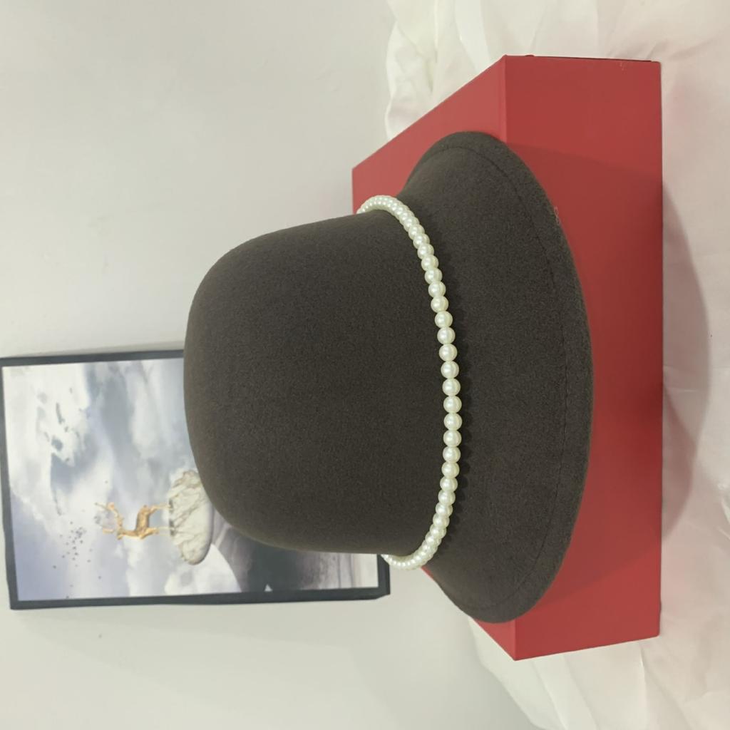 New daughter white rich beauty pearl French top hat women's winter Hepburn style elegant styling basin hat self-operated