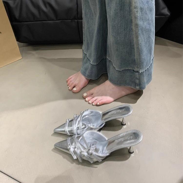 

Модные серебристые туфли-лодочки с острым носком, женские, с ремешком и пряжкой, шлепанцы с носочной частью и на шпильке, на среднем и тонком каблуке, мюли 34