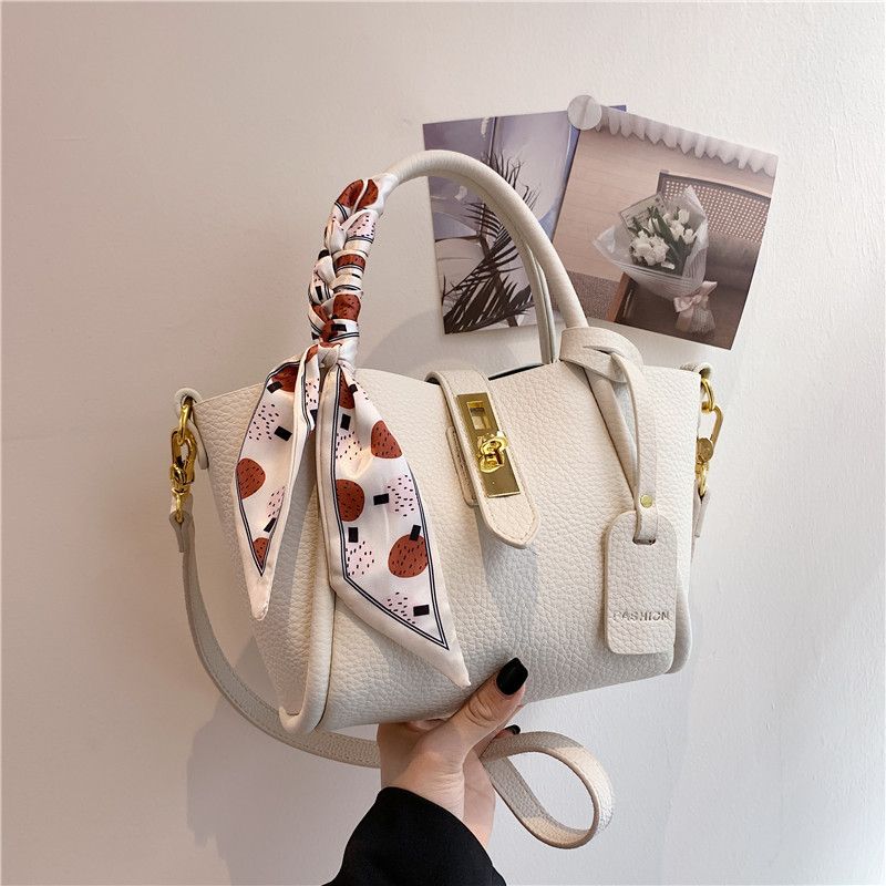 Borse a trama avanzata Borse da donna 2023 Nuova nicchia Borsa a secchiello con una spalla Borsa a tracolla per pendolari con cestino per verdure