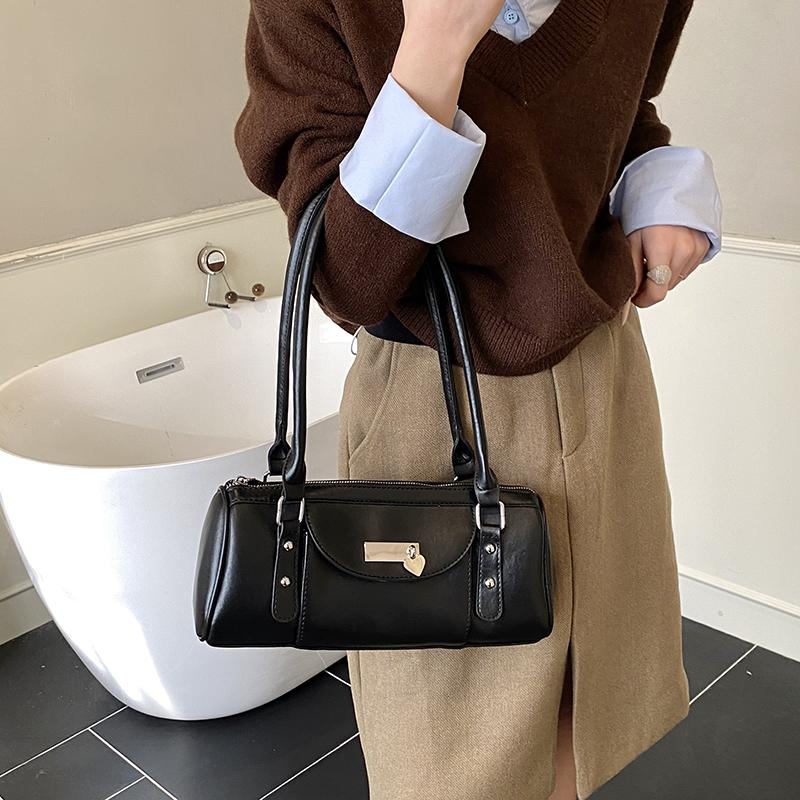 2026 Spring Women's Shoulder Bag Trend Y2K Brand Handbag Large Capacity Pillow Travel Bag Lady Solid Pu Leather Underarm Totes