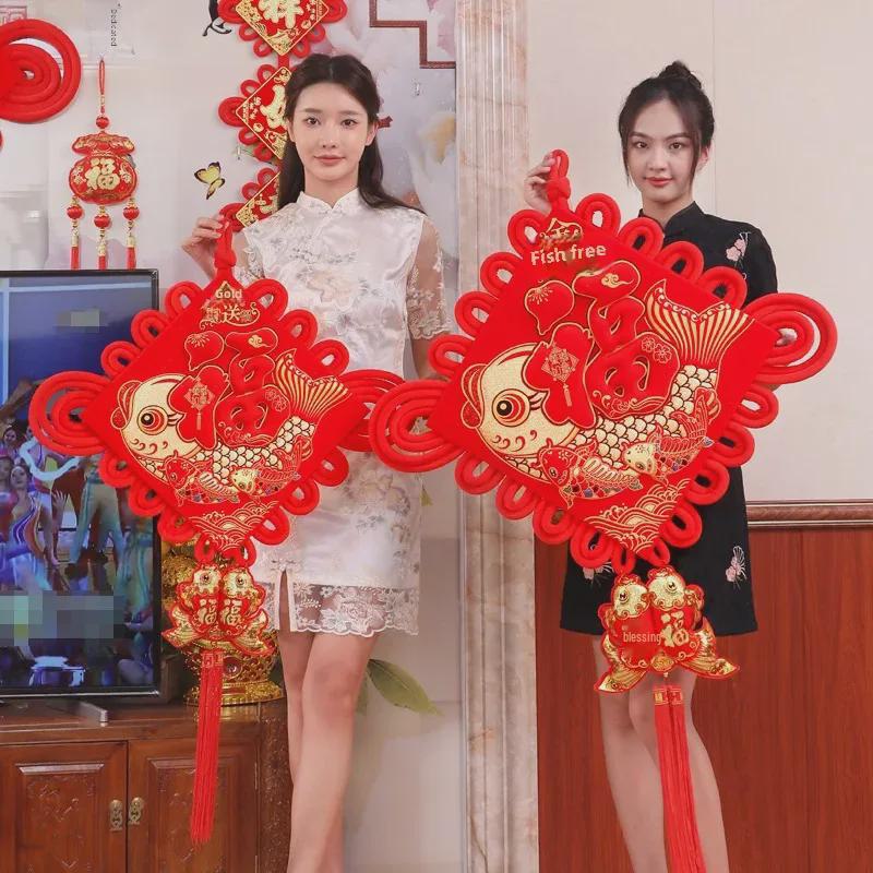 Luxusní přívěsek čínského uzlu se zlatou rybkou pro novoroční požehnání a dekoraci při kolaudaci