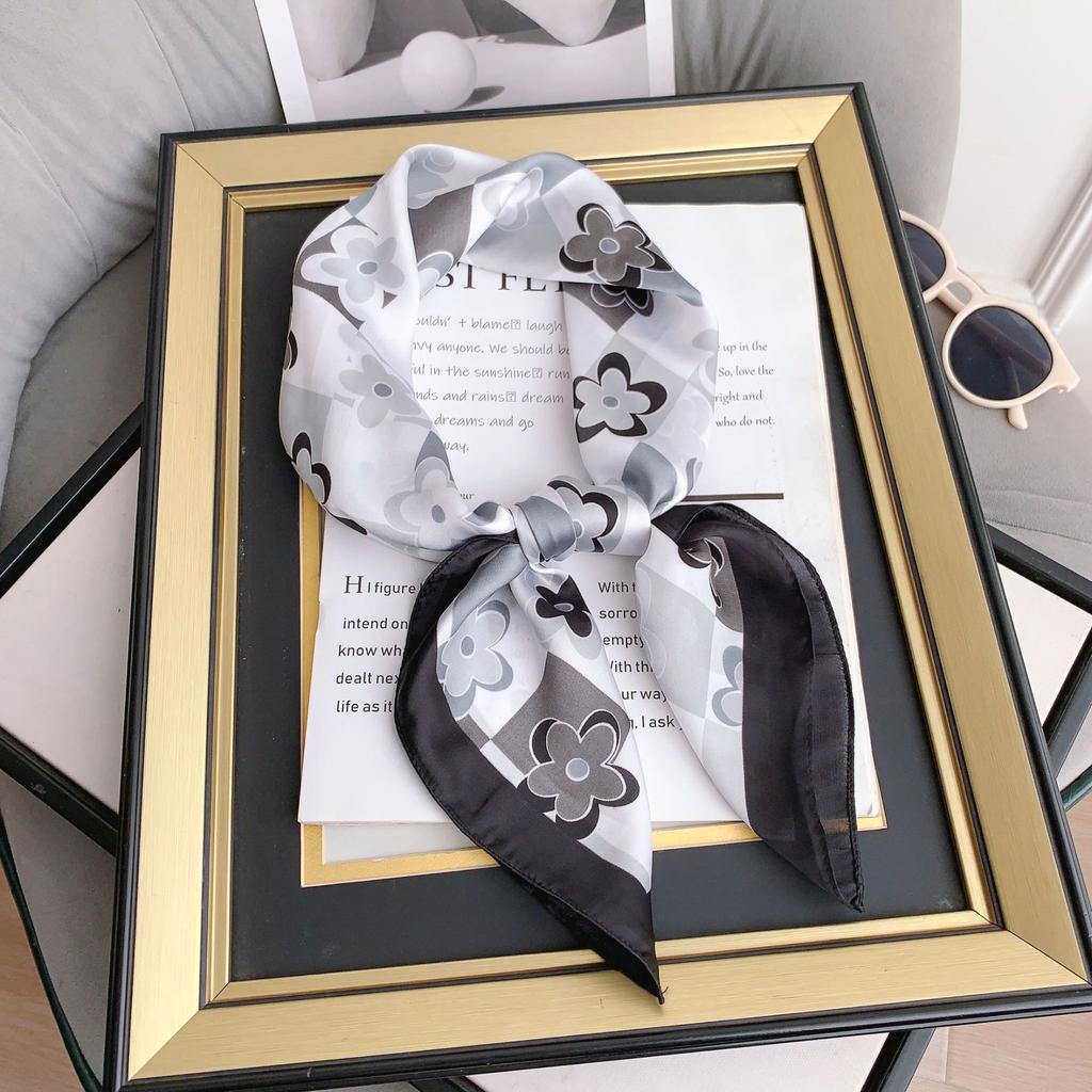 2024 Neuer 70-cm-Schal aus Seide mit Hemddekoration, kleiner quadratischer Schal, modischer und vielseitiger Pendelschal, Halsschutzschal