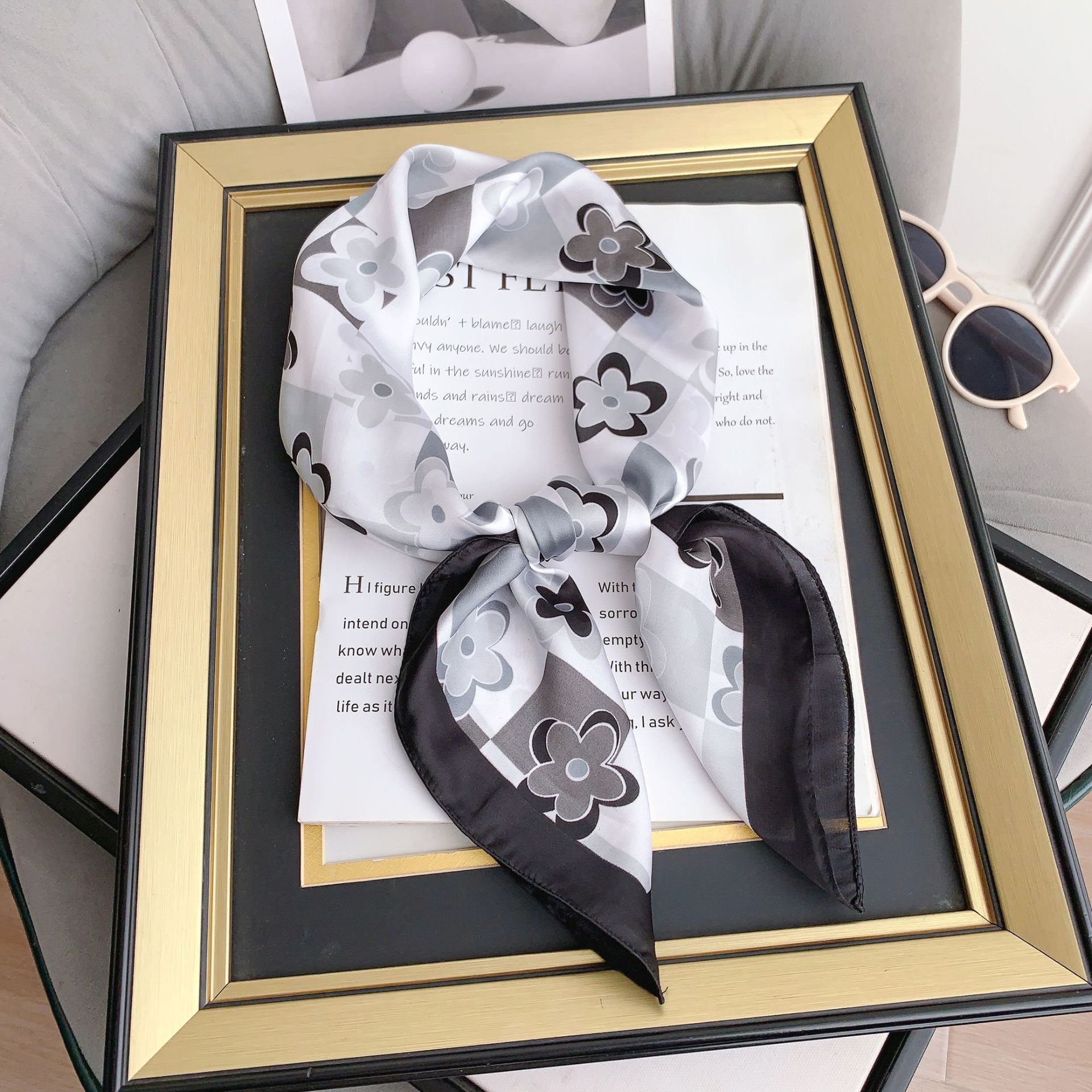 

70 small square scarves, silk scarves, imitation silk, high-end sense of literary temperament, flowers, small fresh contrasting colors, headscarves 70*70