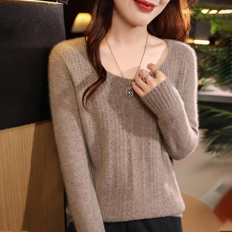 2026 Women's V-Neck Pure Wool Autumn/Winter Slimming Knitted Sweater