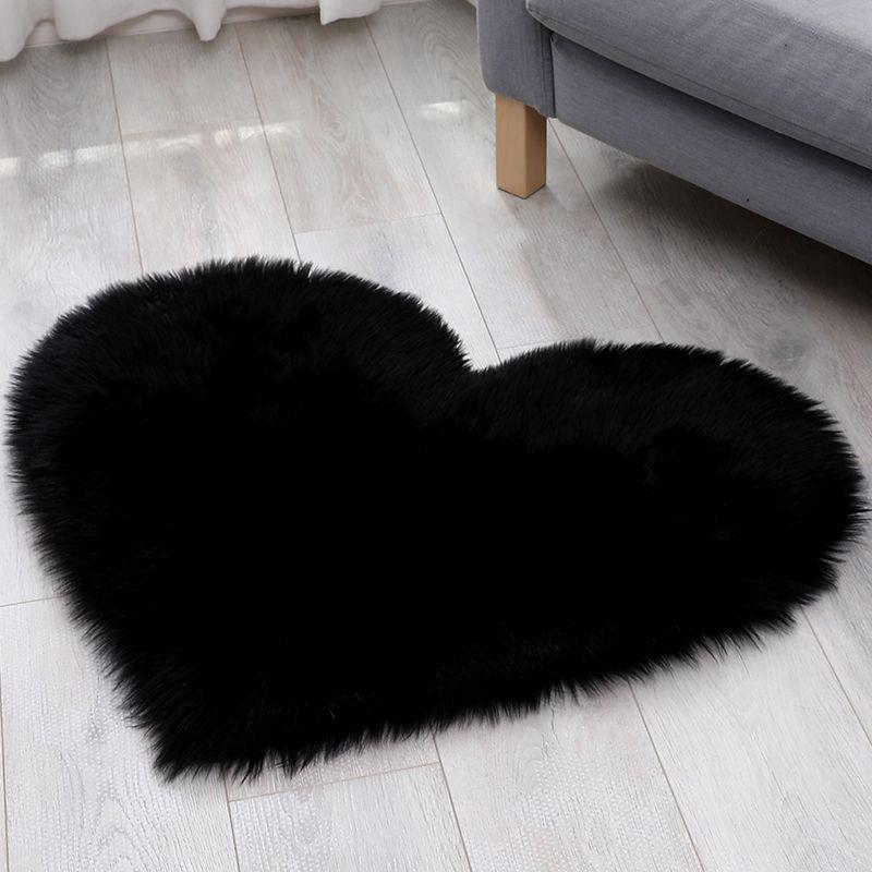 Nordic Style Plush Heart-Shaped Rug - Imitation Wool Love Heart Blanket, Ideal for Weddings and Home Décor