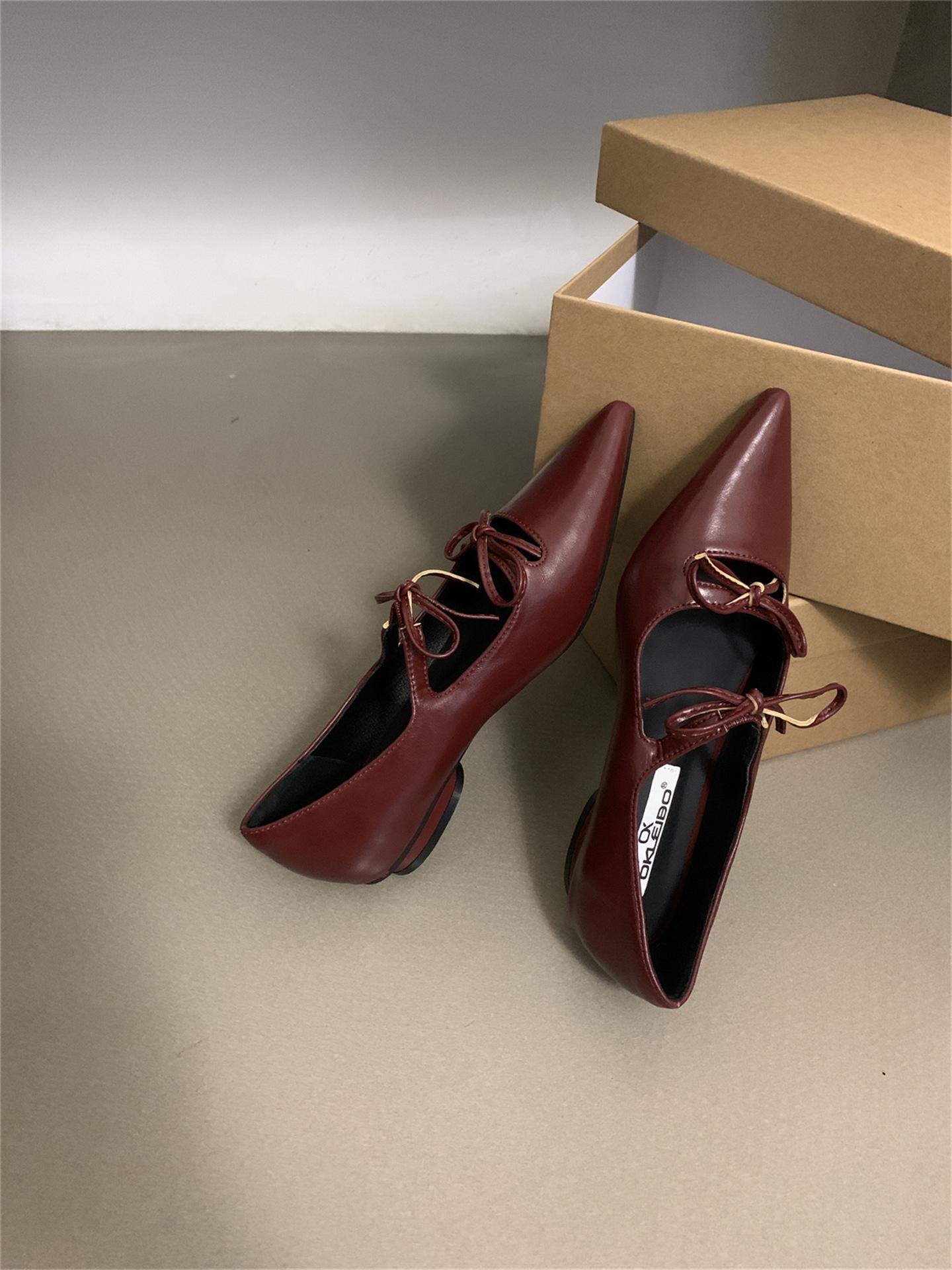 

[Yanju] French Mary Jane Shoes Women s 2025 Autumn New Design Low Heel Pointed Bow Small Leather Shoes 40