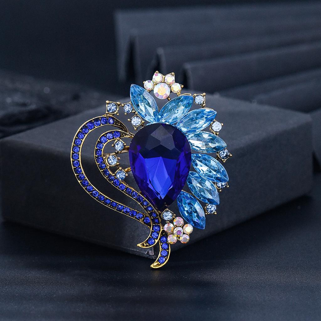 Retro Crystal Susceptible Dress Brooch Personality Versatile High-end Clothing Coat Coat Accessories